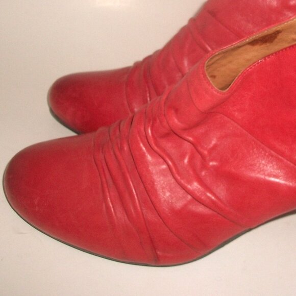 Vintage Miz Mooz Pleated RedLeather SIdeZip Heeled Booties - Picture 4 of 11